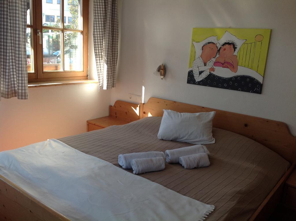 ניוסטיפט אים סטובאיטל Ferienwohnung Dorfpub חדר תמונה